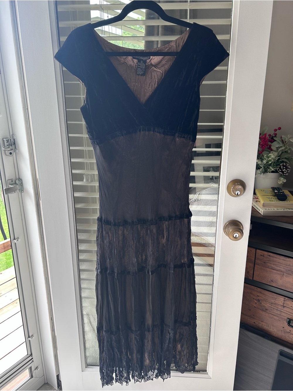 Vintage Jonathan Martin Black 100% Silk Midi Dress w/Bronze Polyester Lining. 12